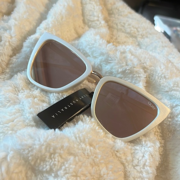 Quay x JLo Reina Sunglasses - Picture 1 of 5